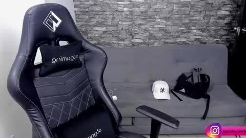 Mathew Independent model online show from February 3, 3:48 am