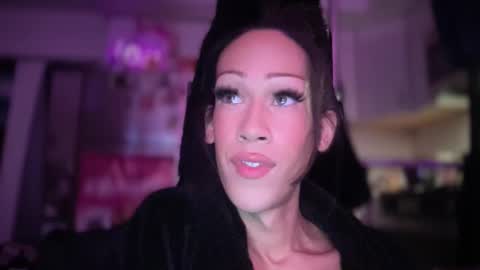 MOLLY MILLS online show from December 18, 3:46 am