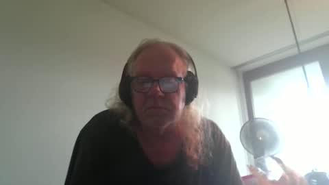 Snapshot of matthy60 chatting on October 28, 10:27 am Matthias online show from October 28, 10:27 am