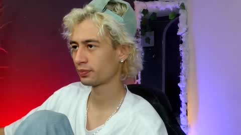 mattias     online show from October 6, 4:19 am