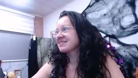 Snapshot of mature_wolf chatting on October 29, 11:05 pm Sonia online show from October 29, 11:05 pm