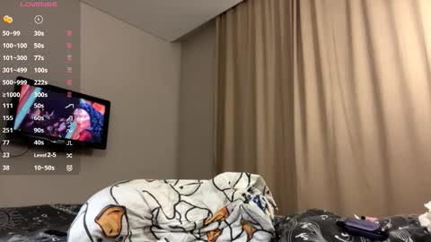 Mia online show from November 13, 4:53 pm