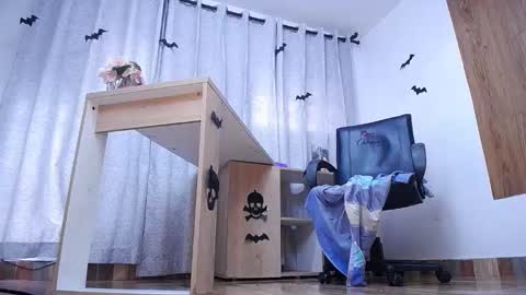 Snapshot of max_collins1 chatting on October 22, 11:56 am Max Collins online show from October 22, 11:56 am