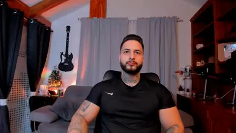 Snapshot of max_dic1 chatting on January 4, 2:46 pm max D. online show from January 4, 2:46 pm