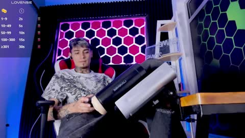 Max online show from April 3, 3:24 am