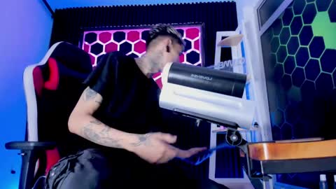 Max online show from April 2, 3:14 am