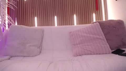 Max online show from February 15, 12:37 pm