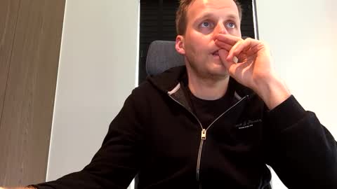 Max take off clothes online show from February 20, 10:37 am