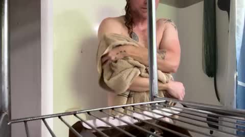 Max online show from October 14, 7:39 pm