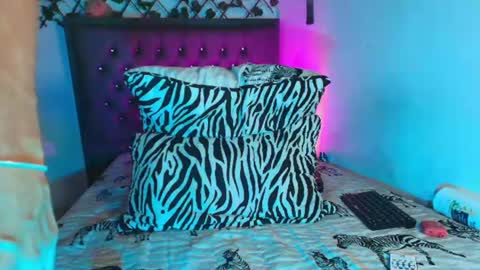 maxi_and_evan online show from July 28, 6:44 am