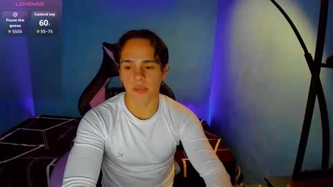 Snapshot of maximiliano_scoott_ chatting on October 3, 7:11 pm maximiliano_scoott_ online show from October 3, 7:11 pm