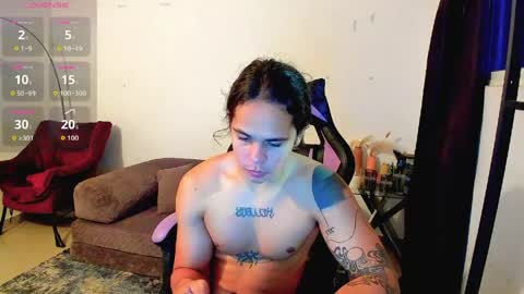 maximiliano_scoott_ online show from April 2, 4:09 am