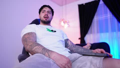 Maximo online show from April 22, 5:14 am