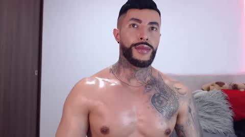 Independent Model online show from November 20, 4:11 am