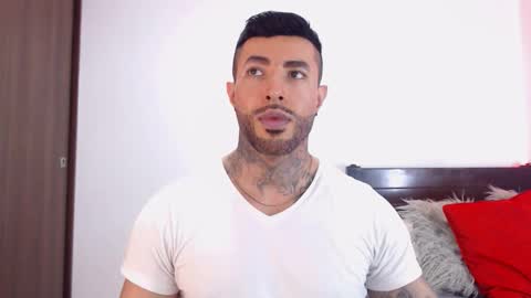 Independent Model online show from March 4, 2:52 am