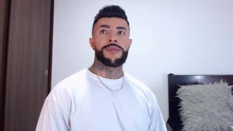 Independent Model online show from September 17, 2:15 am