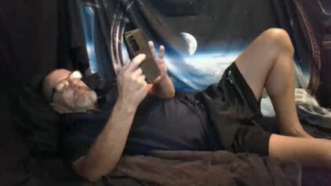 Max online show from April 7, 12:29 pm