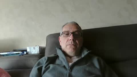 Snapshot of maxou569 chatting on March 7, 8:13 am maxou569 online show from March 7, 8:13 am