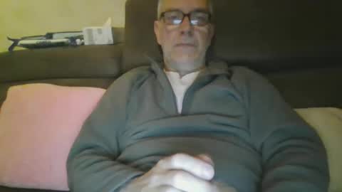 Snapshot of maxou569 chatting on March 6, 7:47 am maxou569 online show from March 6, 7:47 am