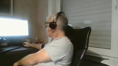 Snapshot of maxou569 chatting on October 20, 7:13 am maxou569 online show from October 20, 7:13 am