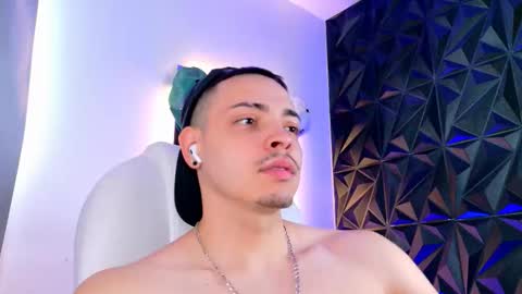 MAX online show from December 4, 4:17 pm