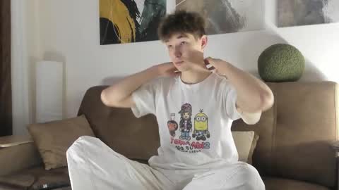 Snapshot of maxwellchik chatting on October 1, 3:33 pm maxwellchik online show from October 1, 3:33 pm