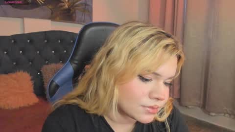 Maxine Minx online show from February 4, 11:38 am