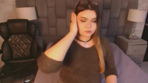 Maxine Minx online show from November 5, 6:04 am