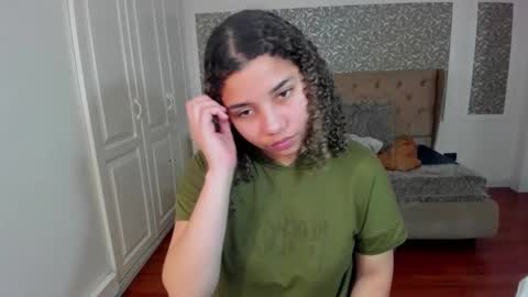 Snapshot of mayaa_ross chatting on October 8, 2:19 am Maya online show from October 8, 2:19 am