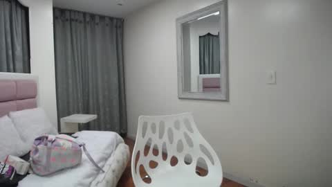 Snapshot of mayaa_ross chatting on February 4, 12:40 am Maya online show from February 4, 12:40 am