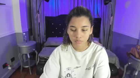 Snapshot of mayaa_ross chatting on September 14, 2:25 am Maya online show from September 14, 2:25 am