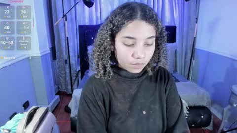 Snapshot of mayaa_ross chatting on September 18, 3:32 am Maya online show from September 18, 3:32 am