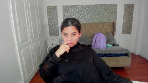 Snapshot of mayaa_ross chatting on September 29, 1:59 am Maya online show from September 29, 1:59 am