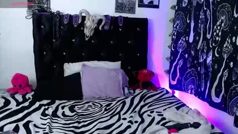 mayaredd online show from October 2, 4:33 am