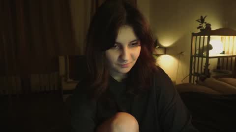 Snapshot of maymary_ chatting on December 17, 6:24 am Mary  . online show from December 17, 6:24 am