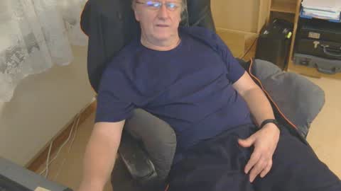 Snapshot of mcswis6 chatting on January 21, 5:41 pm mcswis6 online show from January 21, 5:41 pm