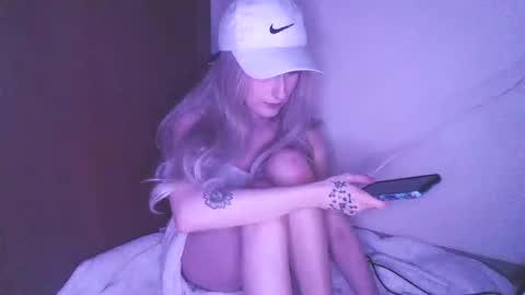 meadowmoon3 online show from March 29, 7:21 am