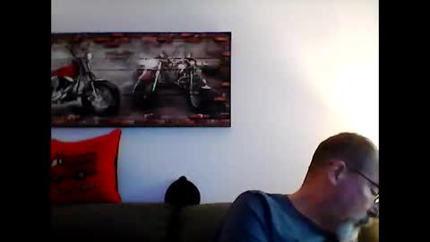 me at home online show from March 22, 6:01 pm