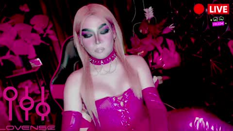 THE QUEEN ALPHA   Queen Medusa Prey online show from March 27, 11:17 pm