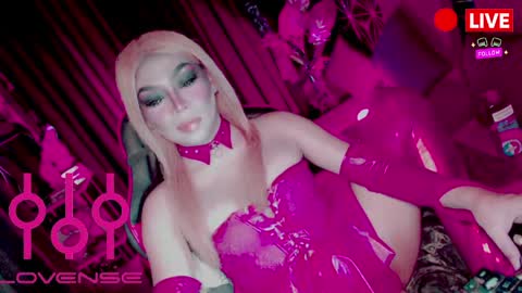 THE QUEEN ALPHA   Queen Medusa Prey online show from April 9, 9:37 am