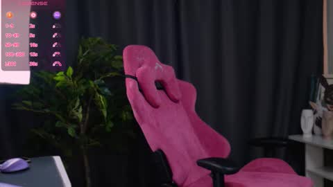 meek_cutie online show from September 25, 1:12 am