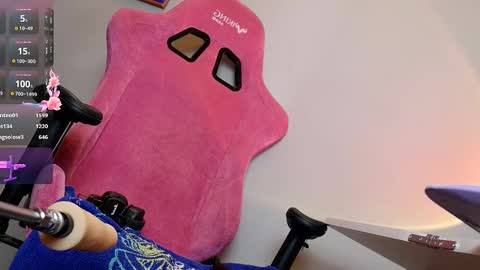 meek_cutie online show from March 12, 9:55 am