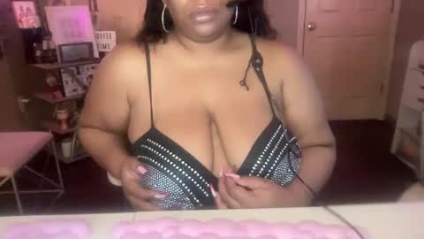 Snapshot of meetsouthernpeach chatting on February 17, 2:06 pm Southern Peach online show from February 17, 2:06 pm