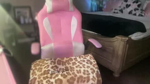 Snapshot of meetsouthernpeach chatting on October 8, 3:45 am Southern Peach online show from October 8, 3:45 am