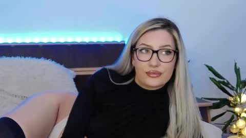 Snapshot of megan_blazee chatting on February 26, 11:19 pm Megan Blazee  online show from February 26, 11:19 pm