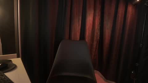 welcome guys   please  help me to reach 100 hands up Thanks  online show from April 8, 11:13 am