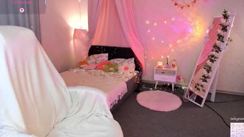 Megan Nelson online show from February 4, 11:14 am