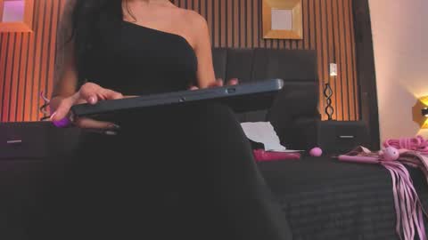 MeganFOXXI  online show from November 3, 9:05 pm