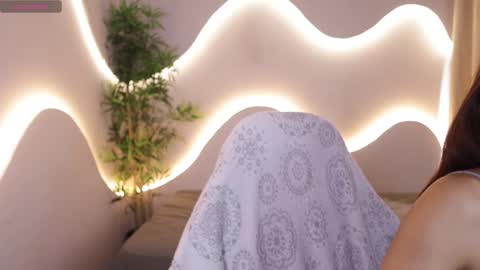 meganpeach_ online show from December 15, 12:45 pm