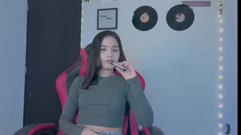 mel0dy_cute online show from February 26, 4:16 am